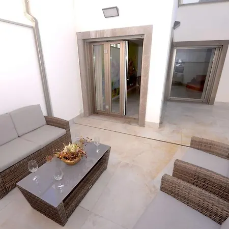 דירה Oro Nero Arte - Luxury With Terrace נאזרה